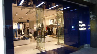 メンズ、レディス、子供まで。ファミリーで買い物が楽しめるアメリカンカジュアルのお店です。