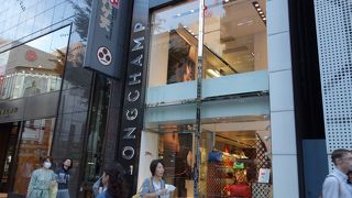 パリの老舗ブランドLONGCHAMPのフラッグシップ店