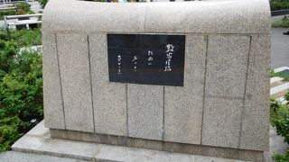 シンプルな石碑