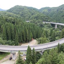 新平家橋から見たおろちループ