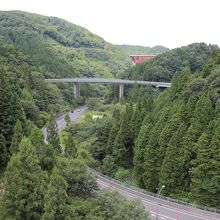 新三国橋から見たおろちループ