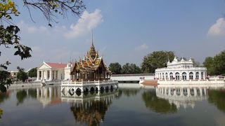 広大な敷地だが、さすが国王の御用地、きれいに整備されている。