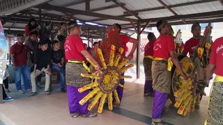 伝統芸能ショーが見られる