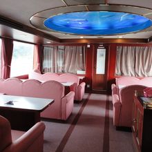 帰りのフラワーマーメイドの船内　豪華過ぎて人が少ない