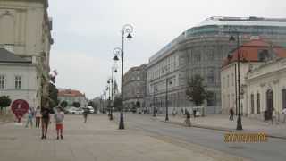 新世界通りが途中からこの名前にかわります。