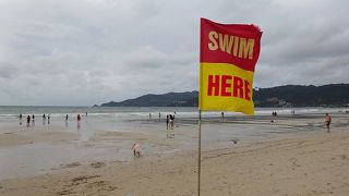 雨季は泳ぐな！から「ここで泳げ」に