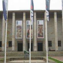 正面入り口の様子です。