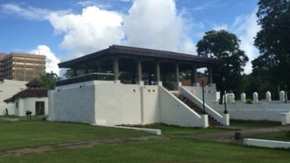 緑の芝生広がる癒しの公園