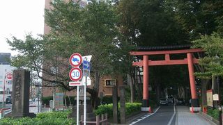 一の鳥居から社殿までの参道がなんと2kmもあります