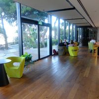 エントランスロビーも広い．