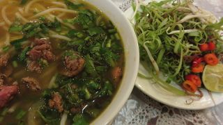 ローカルの雰囲気を味わえる、海外観光客向けでもイケル！レストラン