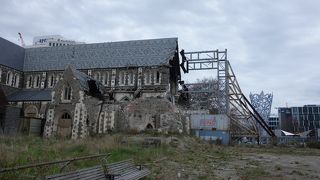 修復も解体もされず…