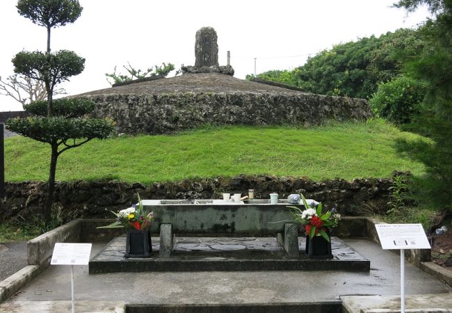 沖縄最初で最大の慰霊塔