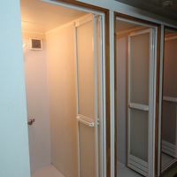 6階にあるシャワールーム(男女別に3か所)