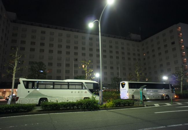 小田原駅と大阪アベノハルカス間の夜行バス