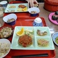 夕飯！ハンバーグの中にはチーズが！手が混んでておいしい☆