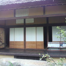 八田家書院の障子と虎の襖が見えます。武家屋敷の書院の形式です