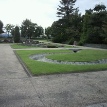 八田御朱印公園は、それぞれ区画された中に芝生がある公園です。