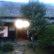 総栗材の江戸初期の建物。トイレはウォシュレット。