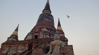 高さ72mの仏塔の仏塔、涅槃仏で有名！