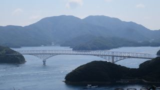 風景に溶け込んだ橋