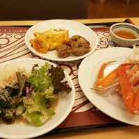 ふんだんな海の幸。蟹も美味しいが海老が美味だった。