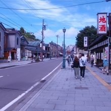 堺町商店街沿いにあります。