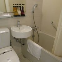 ユニットバスです。シャワートイレ付です。