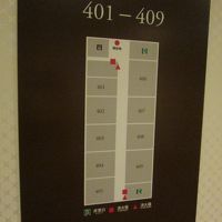 エレベータがある若い番号側が国道58号線側です。