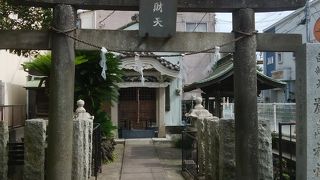 市街地の中にある