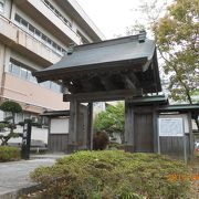 薬医門は県立大多喜高校にあります。