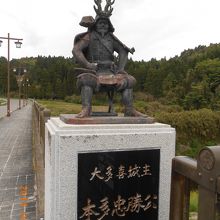 行徳橋にある本多忠勝公の像