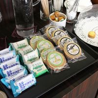 ラウンジ内はコーヒーや紅茶、お茶菓子も準備してあります。