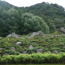 万里の長城は借景の山をバックに本格的な感じ