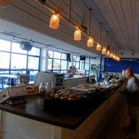 朝食レストランは海が望め，テラス席もあり雰囲気良かった