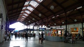 近郊路線が発着する趣がある駅