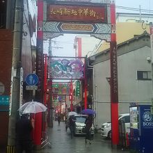 西の門「白虎門」です。