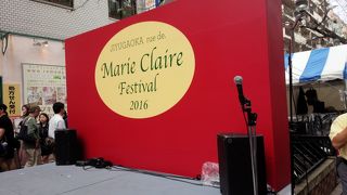 女神祭り開催中でした。