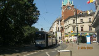 旧市街地の外環を走っています。