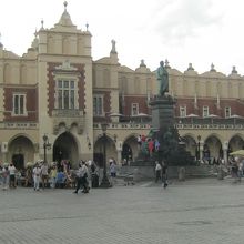 広場の東側の景観です。