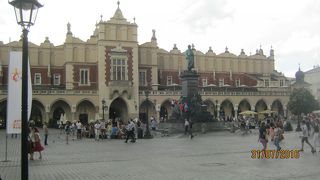 旧市街地の中心にある広場です。