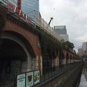 旧万世橋駅ホームを再利用！