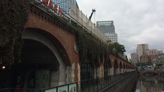 旧万世橋駅ホームを再利用！