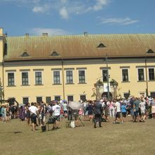 多くの人が訪れていました。