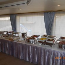 お料理が並びます。