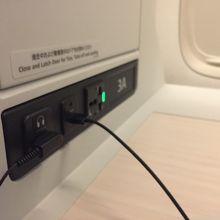 ヘッドホン、USB端子、コンセント