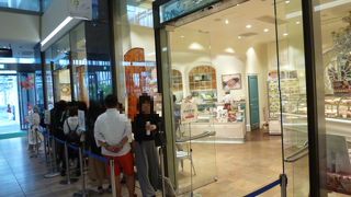 いつも行列が出来ているスイーツのお店です。