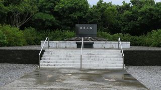 離れた場所にひっそり