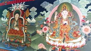 ドーンとそびえる伝統的建築