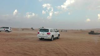 砂漠をドライブ。